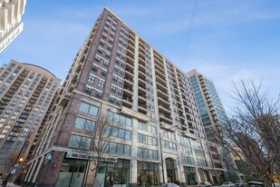 451 W Huron St, Unit 1309 in Chicago, IL - Building Photo