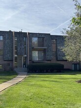 1632 Forest Green Dr in Carnot-Moon, PA - Building Photo - Building Photo