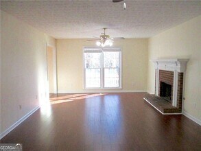 3040 Oak Meadow Dr in Snellville, GA - Building Photo - Building Photo