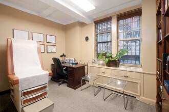 116 E 63rd St in New York, NY - Building Photo - Building Photo