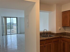 501 SW 1st St in Miami, FL - Building Photo - Building Photo
