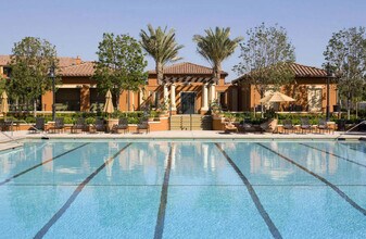 61 Pathway in Irvine, CA - Foto de edificio - Building Photo