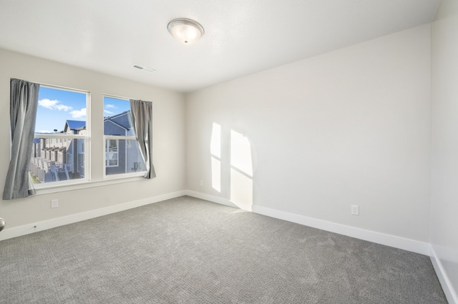 1051 N Freeman Dr in Saratoga Springs, UT - Building Photo - Building Photo