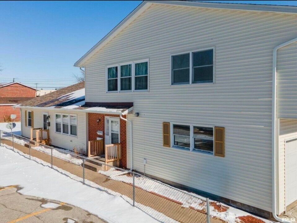 4319 26th Ave in Moline, IL - Building Photo