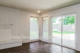 7008 NW 25th St in Bethany, OK - Foto de edificio - Building Photo