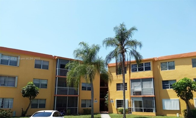 4394 NW 9th Ave in Pompano Beach, FL - Building Photo - Building Photo