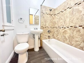 2739 San Marino St in Los Angeles, CA - Building Photo - Building Photo