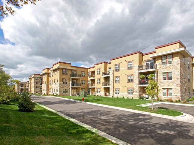 Sutter Creek Apartments in Brookfield, WI - Building Photo - Building Photo