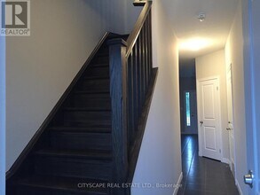 29 Crossings Wy in Hamilton, ON - Building Photo - Building Photo