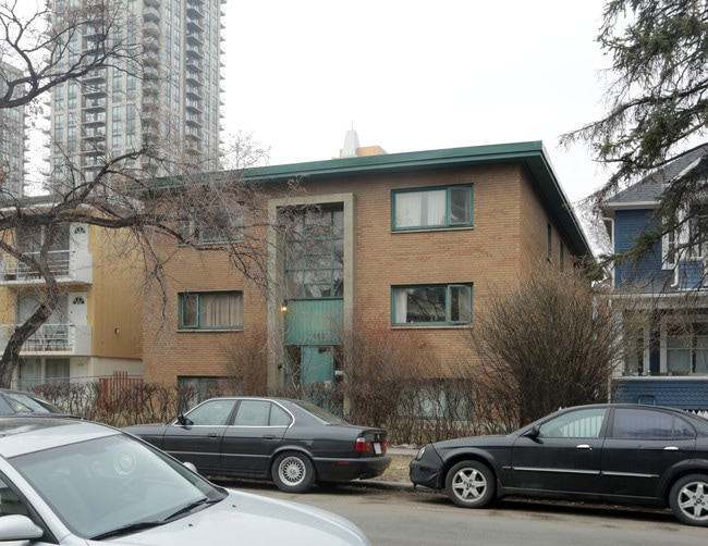 Peyto Apartments in Calgary, AB - Building Photo - Building Photo