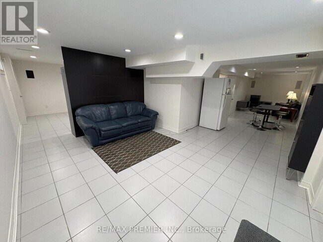 126 Pioneer Ln in Vaughan, ON - Building Photo - Building Photo