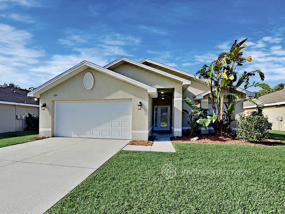 209 Lisa Ann Ct in Plant City, FL - Building Photo