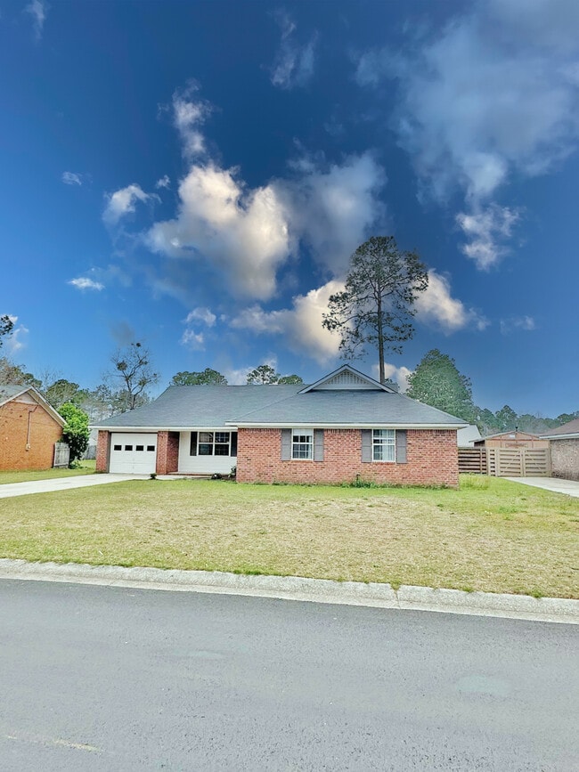 714 Robin Hood Dr in Hinesville, GA - Building Photo - Building Photo