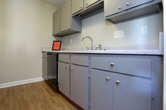 Strathmore Park Apartments in Montgomery, AL - Building Photo - Interior Photo