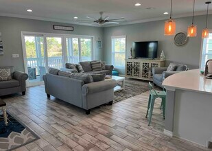 6584 Carlinga Dr in Pensacola, FL - Building Photo - Building Photo