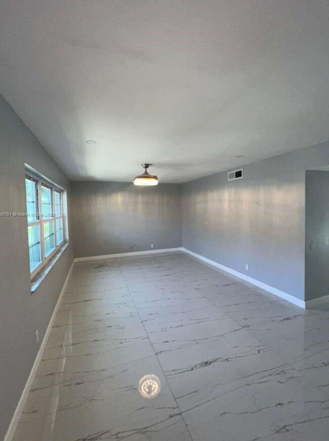 1799 SW 81st Ter in Davie, FL - Foto de edificio - Building Photo