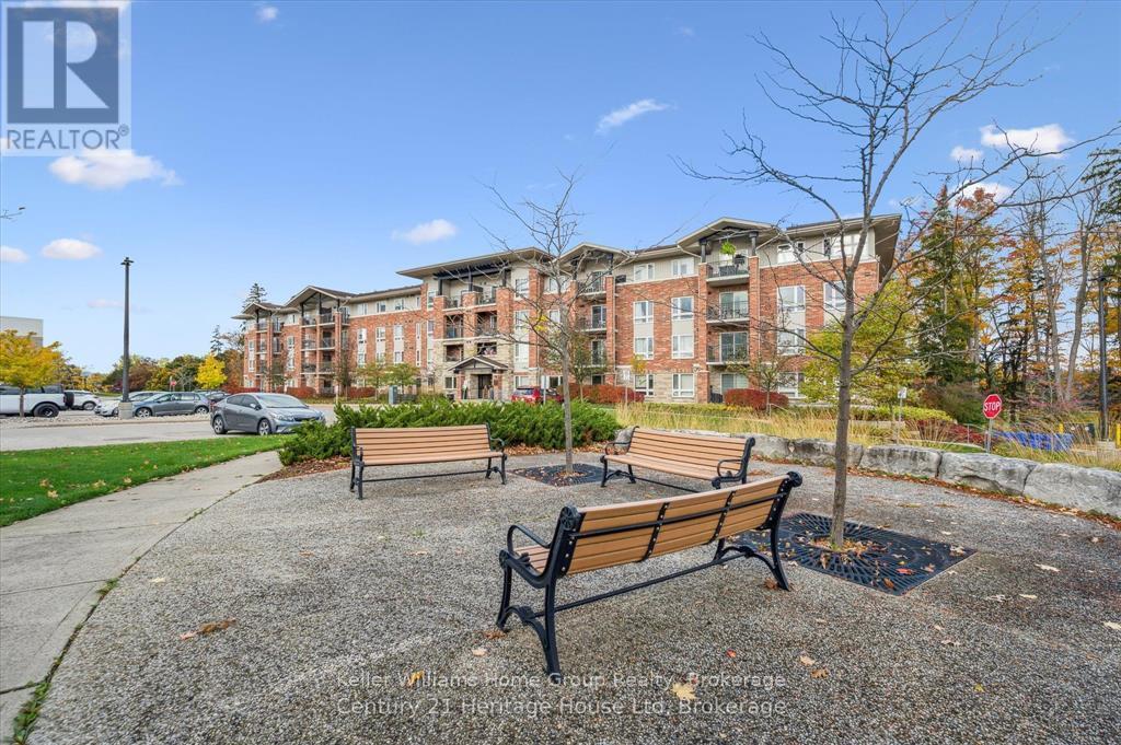 625 St David St S in Centre Wellington, ON - Building Photo