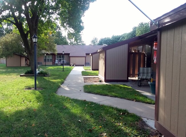 Heritage Court Apartments in Silver Lake, KS - Building Photo - Building Photo