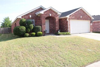 2059 La Salle Trail in Grand Prairie, TX - Building Photo - Building Photo