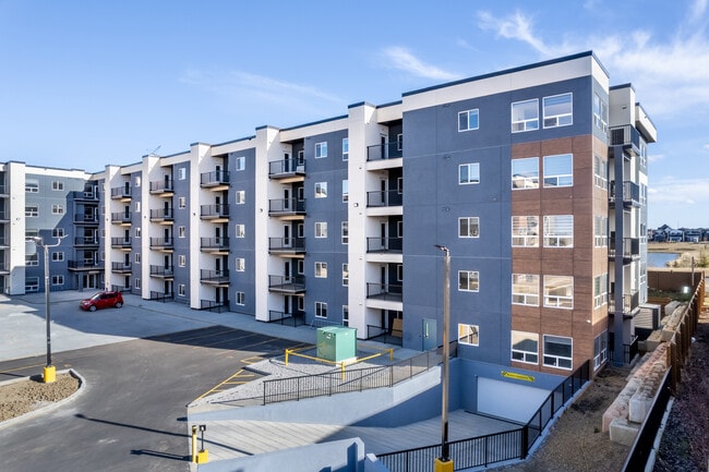 Hills on 36 in Edmonton, AB - Building Photo - Building Photo