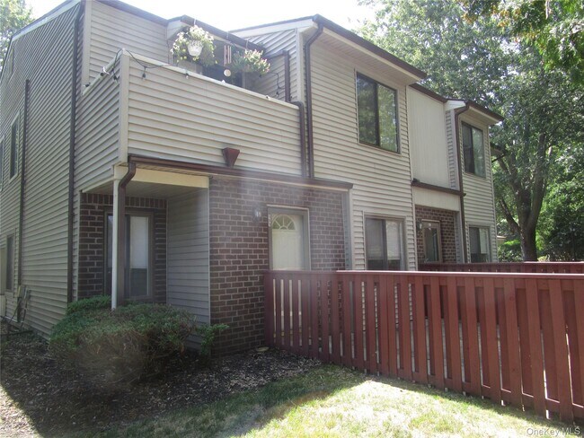 property at 909 Skyline Dr