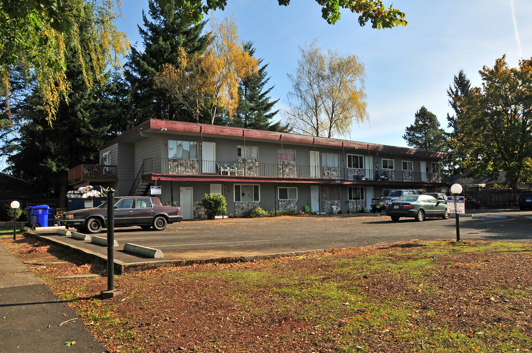 3750 SE 162nd Ave in Portland, OR - Building Photo