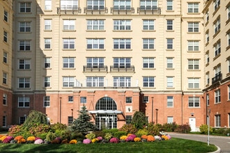 10 Byron Pl in Larchmont, NY - Building Photo - Building Photo