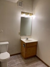 307 E College St, Unit 1833 in Iowa City, IA - Building Photo - Building Photo