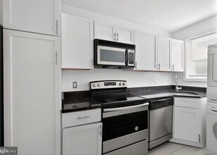 3065 Patrick Henry Dr in Falls Church, VA - Building Photo - Building Photo