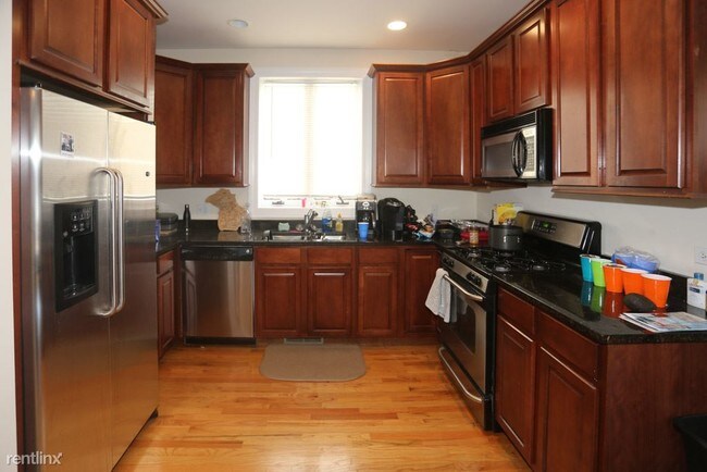 4325 N Ashland Ave-Unit -Unit TH in Chicago, IL - Building Photo - Building Photo