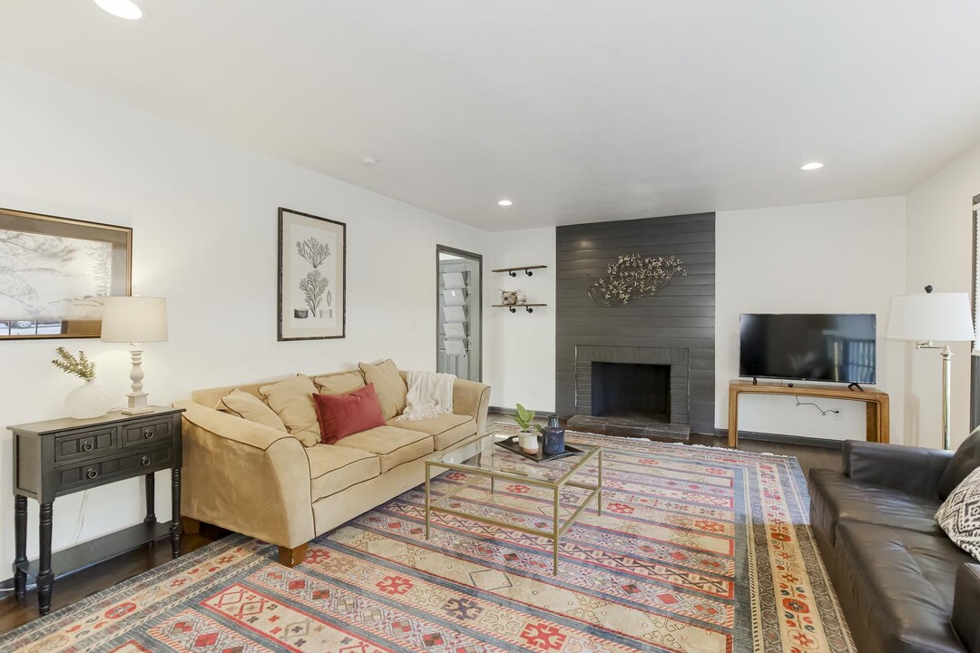 7108 N Broadway in Kansas City, MO - Building Photo
