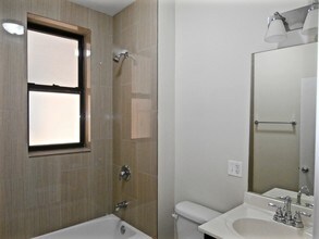 2612 W Augusta Blvd, Unit 2R in Chicago, IL - Foto de edificio - Building Photo