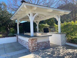 642 Calle Arroyo in Thousand Oaks, CA - Building Photo - Building Photo