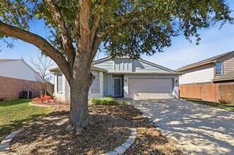 7733 Liz Ln in Watauga, TX - Building Photo - Building Photo