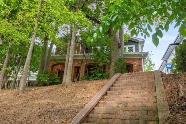 827 Monroe Dr NE in Atlanta, GA - Building Photo - Building Photo
