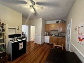 17 Hunnewell Ave, Unit 2 in Boston, MA - Building Photo - Building Photo