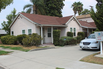 329 N Magnolia Ave in Rialto, CA - Foto de edificio - Other