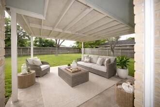 15923 Boulder Oaks Dr in Houston, TX - Building Photo - Building Photo