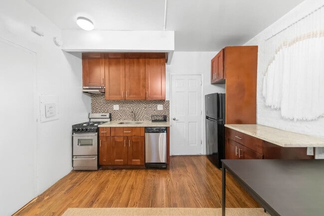 156 W 15th St