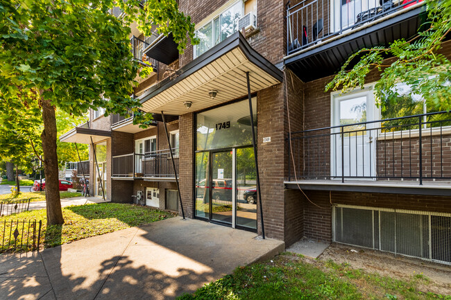 1749 Henri-Bourassa E in Montréal, QC - Building Photo - Building Photo