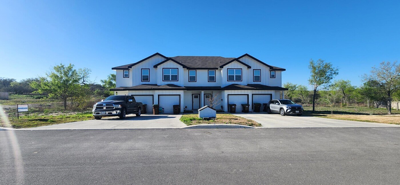 541 Ryan Xing in San Antonio, TX - Building Photo