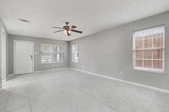 1417 Hamburg St in Dallas, TX - Building Photo - Building Photo