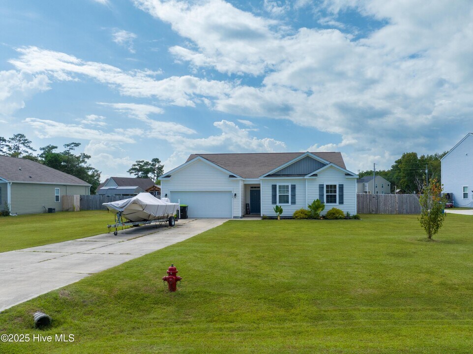 402 Saxby Wy in Holly Ridge, NC - Building Photo