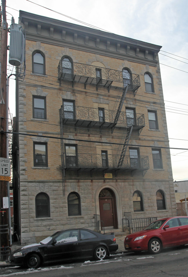 9 N Bleeker St in Mount Vernon, NY - Foto de edificio - Building Photo