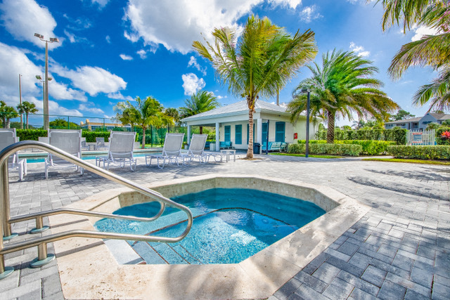 Flats on the Green in Tamarac, FL - Foto de edificio - Building Photo