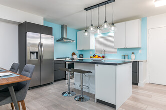 261 Deer Creek Blvd, Unit Modern villa in Deerfield Beach, FL - Building Photo - Building Photo