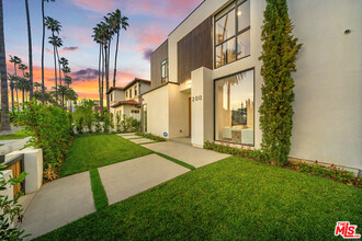 200 N Doheny Dr in Beverly Hills, CA - Building Photo - Building Photo