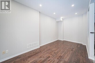 7 St Moritz Way in Markham, ON - Building Photo - Building Photo