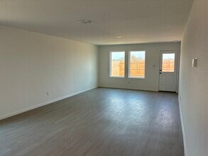 9760 Garnet Grv in San Antonio, TX - Building Photo - Building Photo