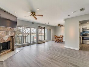 390 Driftwood Ct, Unit 3B in Azle, TX - Building Photo - Building Photo